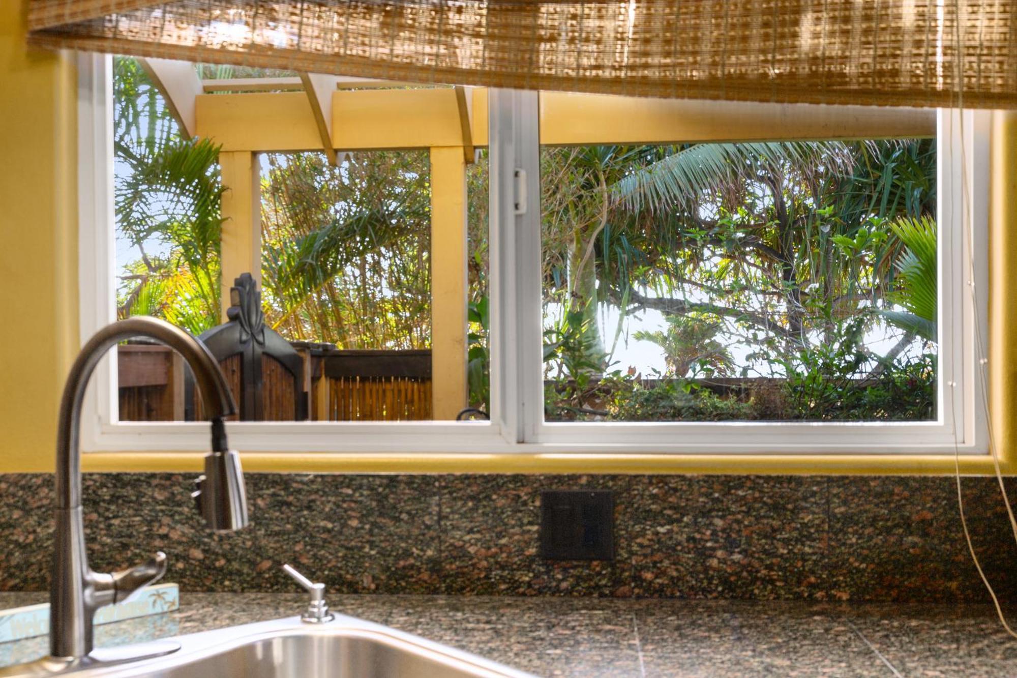 Plumeria Suite, 2-Bedrooms, Sleeps 6, Pool & Bbq, Pre-Renovation Summer Sale Kīhei Exterior foto